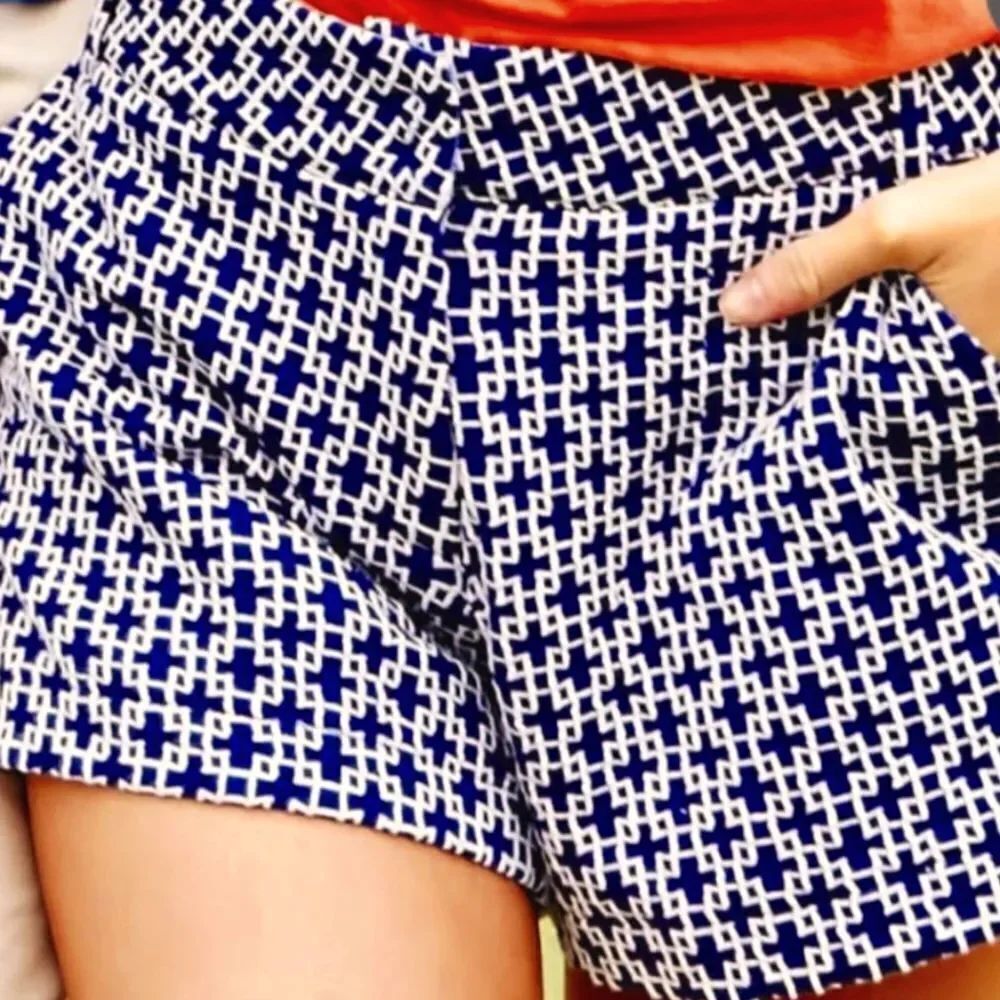 BRAND NEW SANS SOUCI FLORAL PATTERN DESIGN PRINT WOMEN"S SHORTS